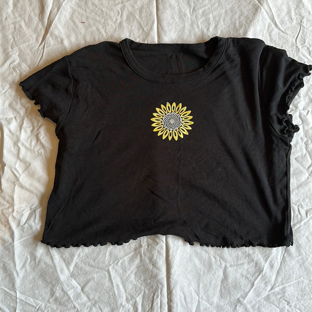 Women’s Black Cropped Tee